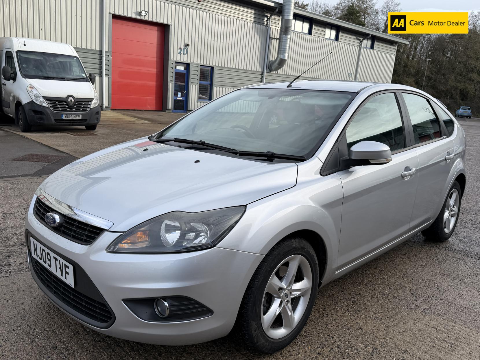 Ford Focus 1.6 Zetec Hatchback 5dr Petrol Manual (161 g/km, 99 bhp)
