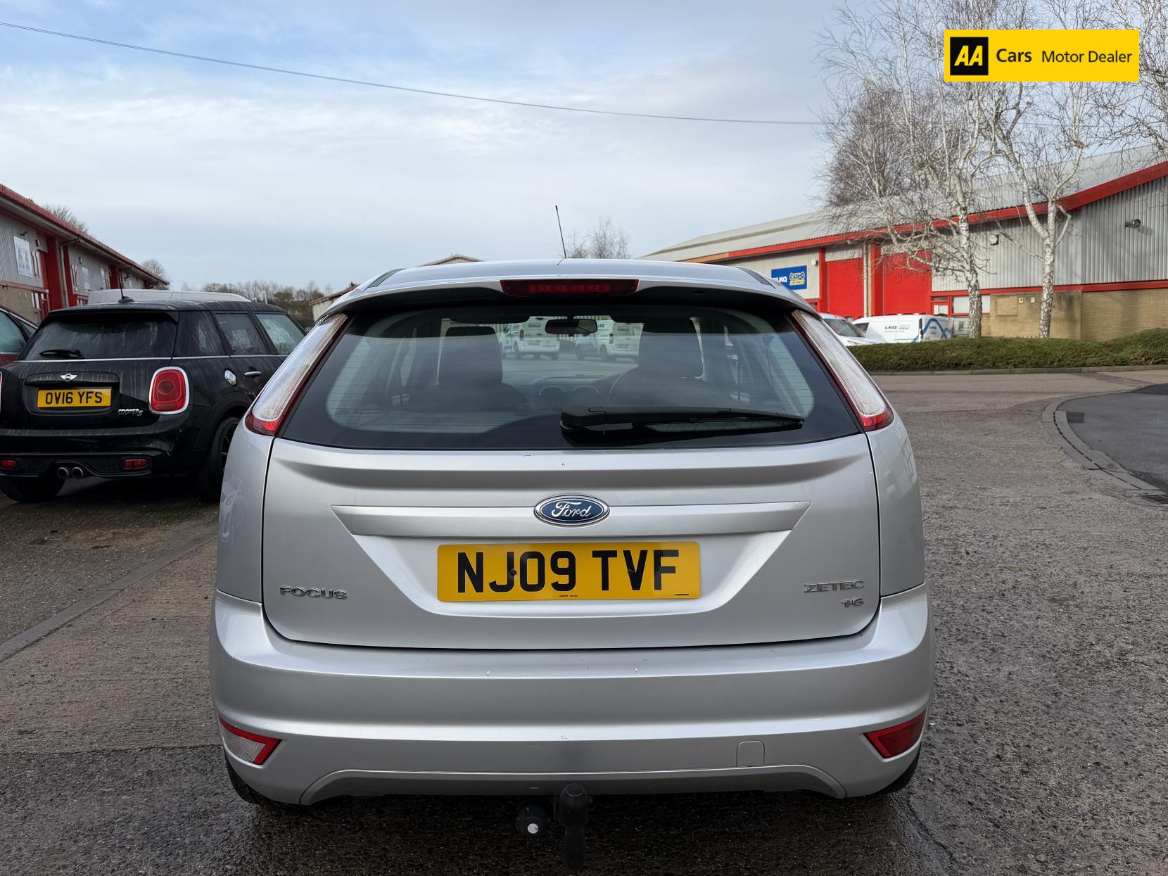 Ford Focus 1.6 Zetec Hatchback 5dr Petrol Manual (161 g/km, 99 bhp)