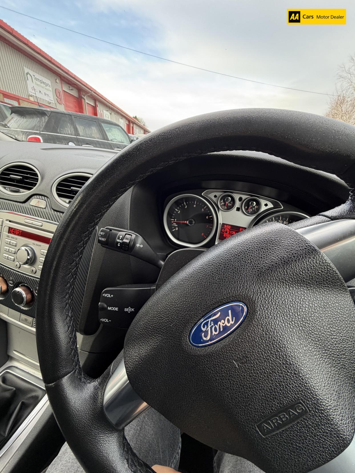 Ford Focus 1.6 Zetec Hatchback 5dr Petrol Manual (161 g/km, 99 bhp)