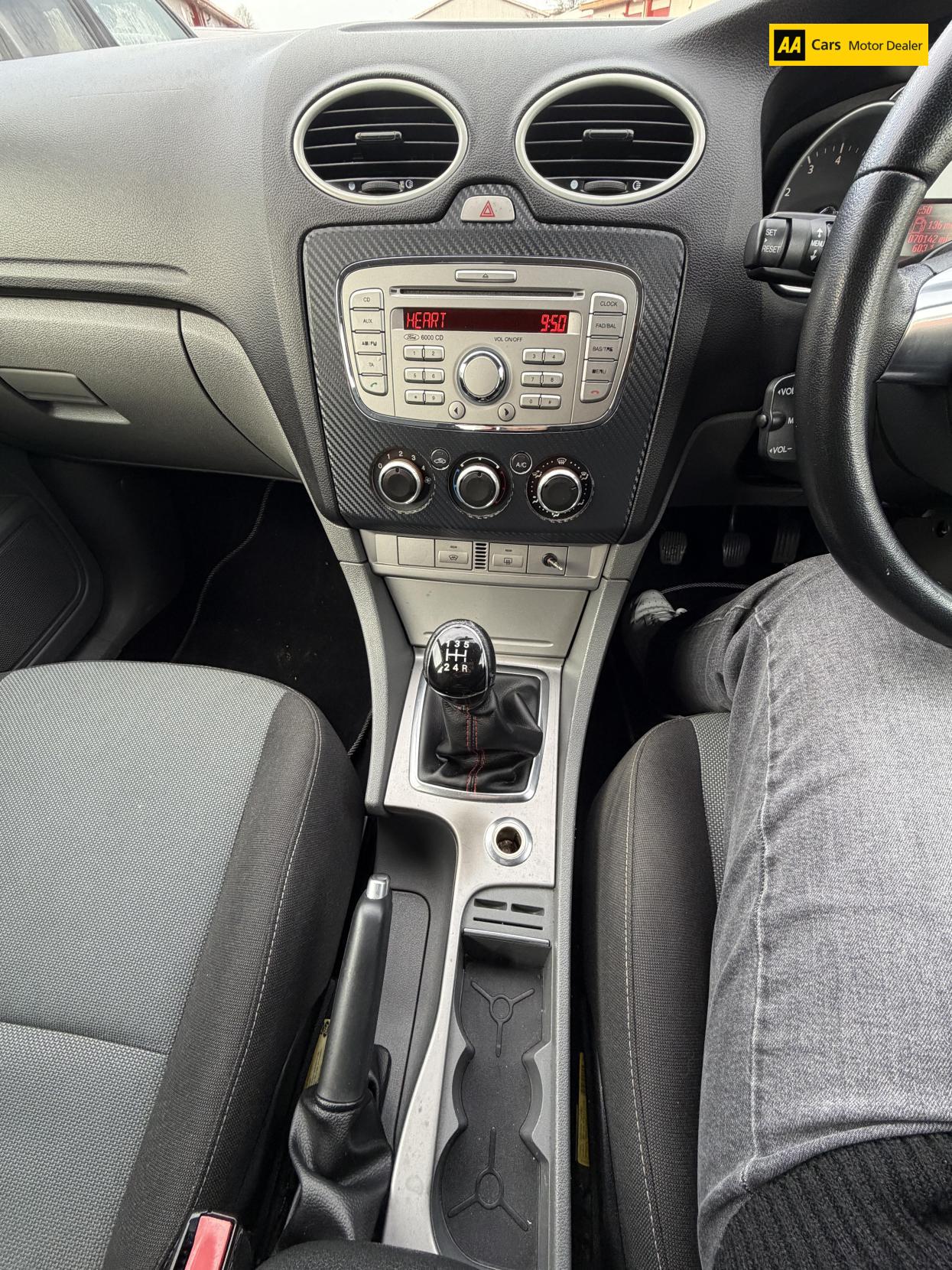 Ford Focus 1.6 Zetec Hatchback 5dr Petrol Manual (161 g/km, 99 bhp)