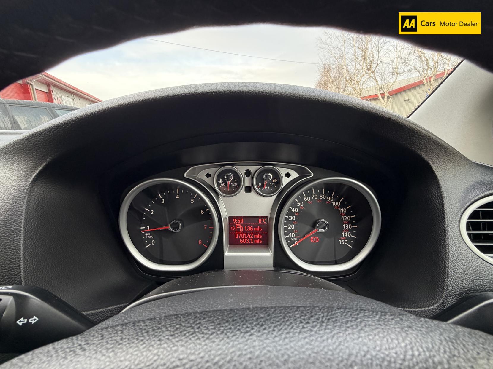 Ford Focus 1.6 Zetec Hatchback 5dr Petrol Manual (161 g/km, 99 bhp)