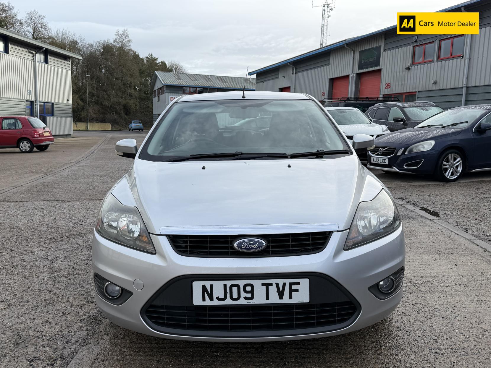 Ford Focus 1.6 Zetec Hatchback 5dr Petrol Manual (161 g/km, 99 bhp)
