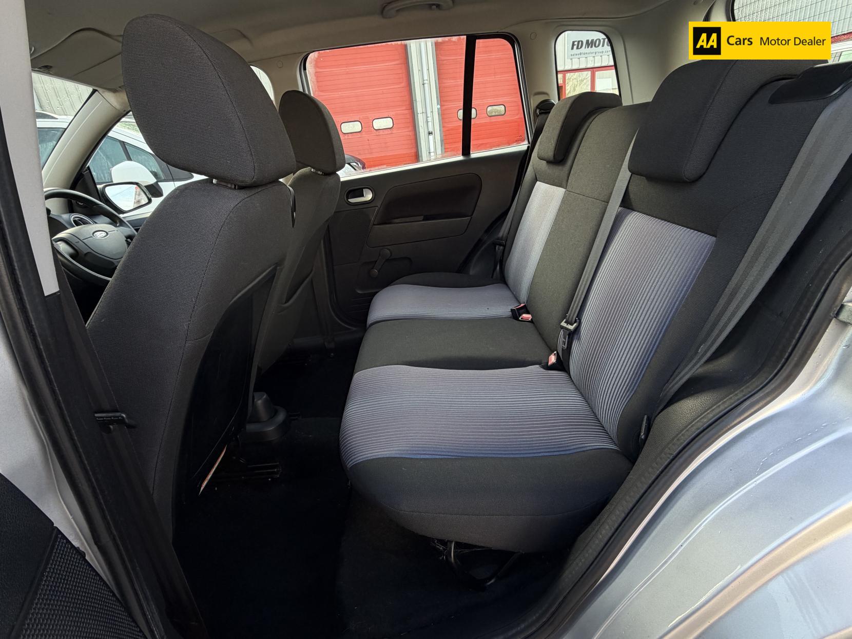 Ford Fusion 1.4 Style + Hatchback 5dr Petrol Manual (154 g/km, 79 bhp)