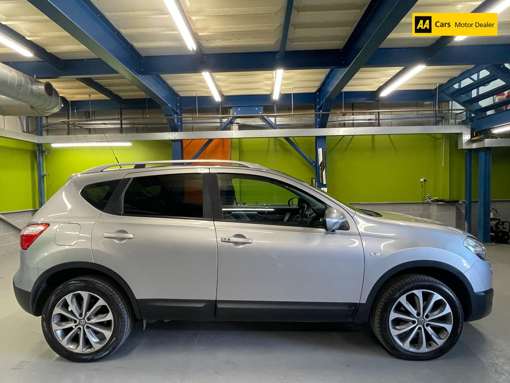 Nissan Qashqai 1.6 dCi Tekna SUV 5dr Diesel Manual 2WD Euro 5 (AVM) (130 ps)