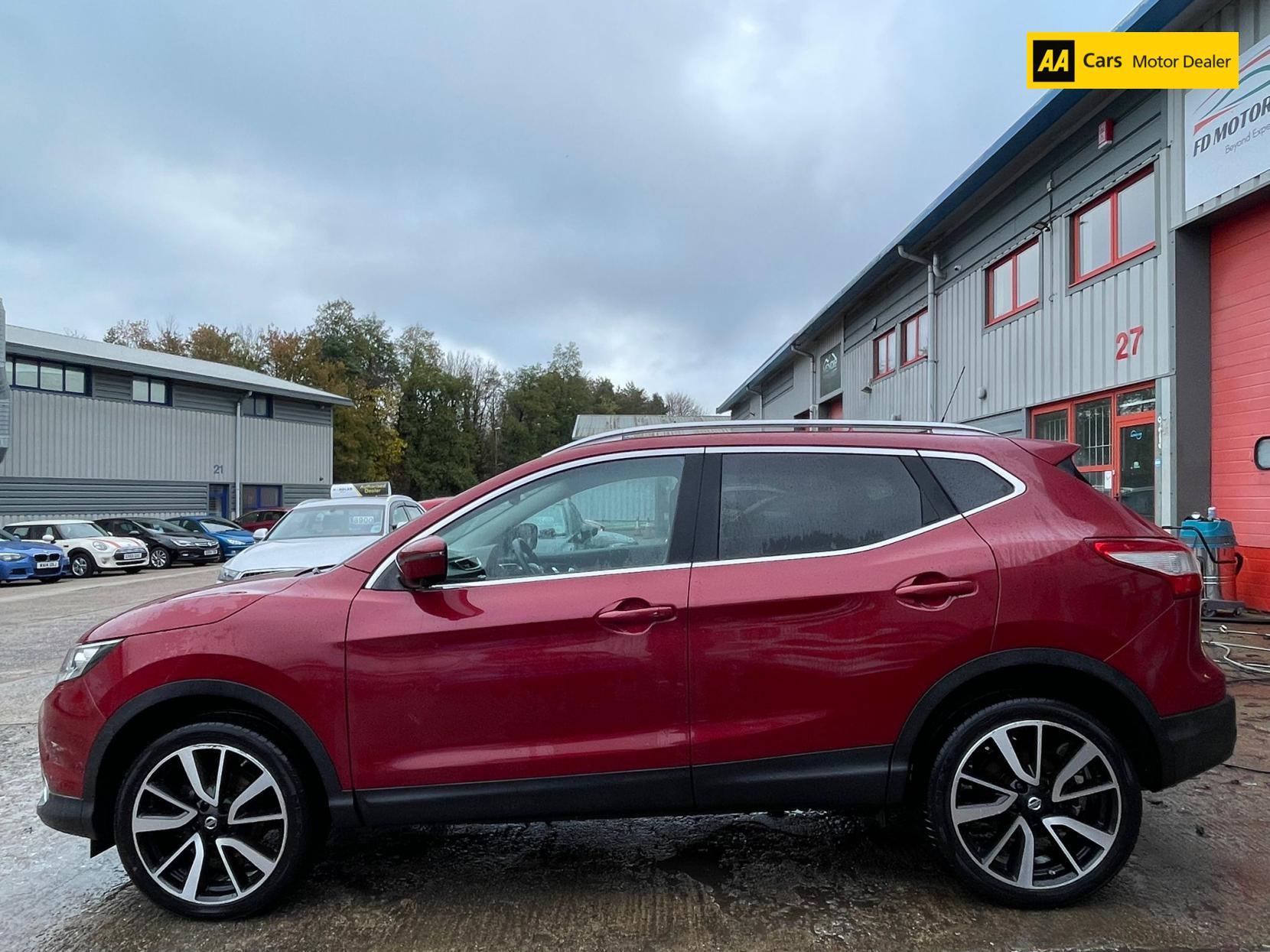 Nissan Qashqai 1.6 dCi Tekna SUV 5dr Diesel Manual 2WD Euro 6 (s/s) (130 ps)