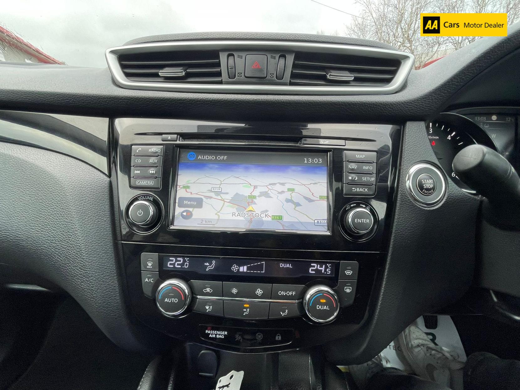 Nissan Qashqai 1.6 dCi Tekna SUV 5dr Diesel Manual 2WD Euro 6 (s/s) (130 ps)