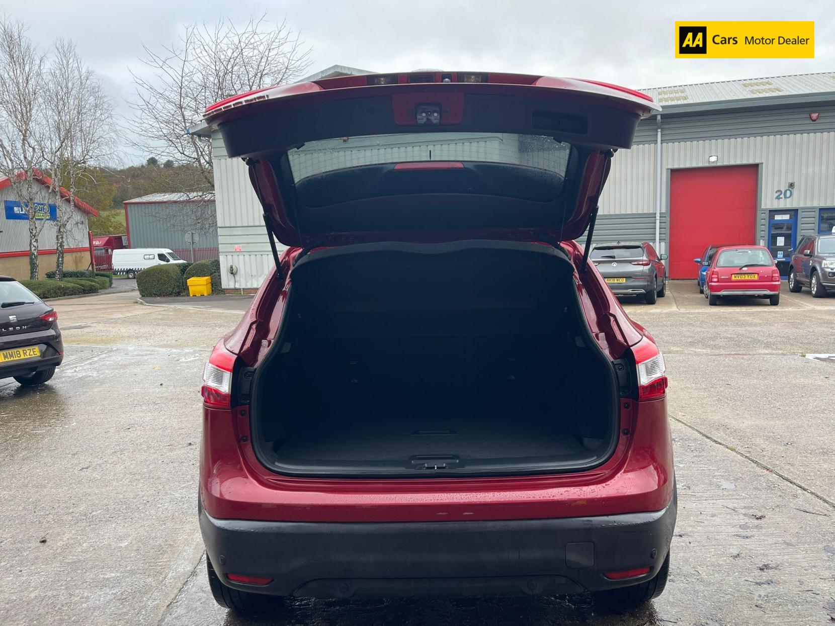 Nissan Qashqai 1.6 dCi Tekna SUV 5dr Diesel Manual 2WD Euro 6 (s/s) (130 ps)