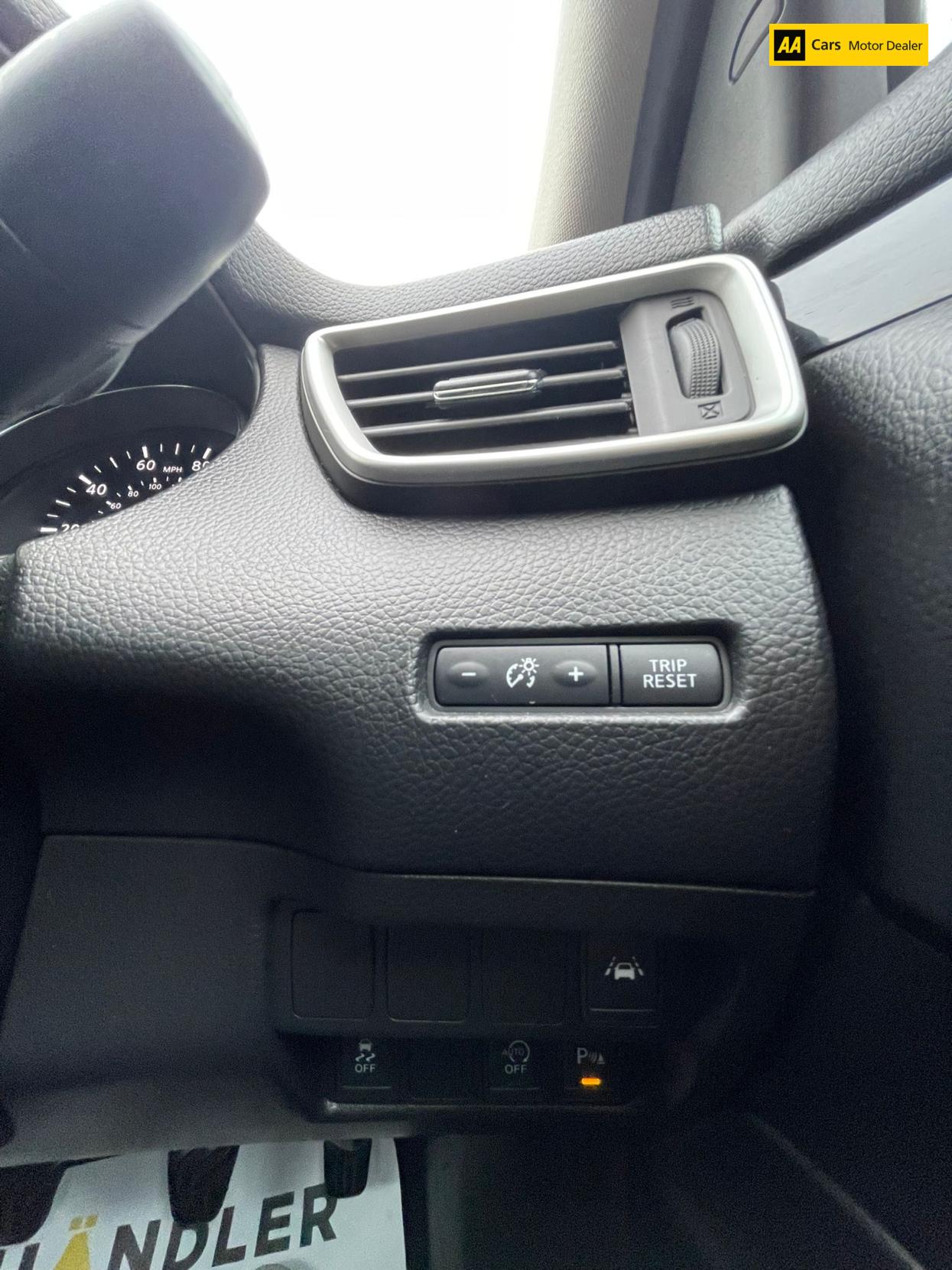 Nissan Qashqai 1.6 dCi Tekna SUV 5dr Diesel Manual 2WD Euro 6 (s/s) (130 ps)