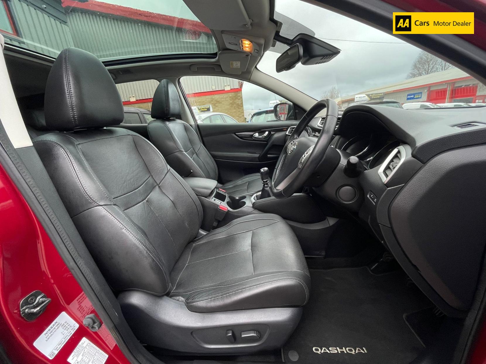 Nissan Qashqai 1.6 dCi Tekna SUV 5dr Diesel Manual 2WD Euro 6 (s/s) (130 ps)