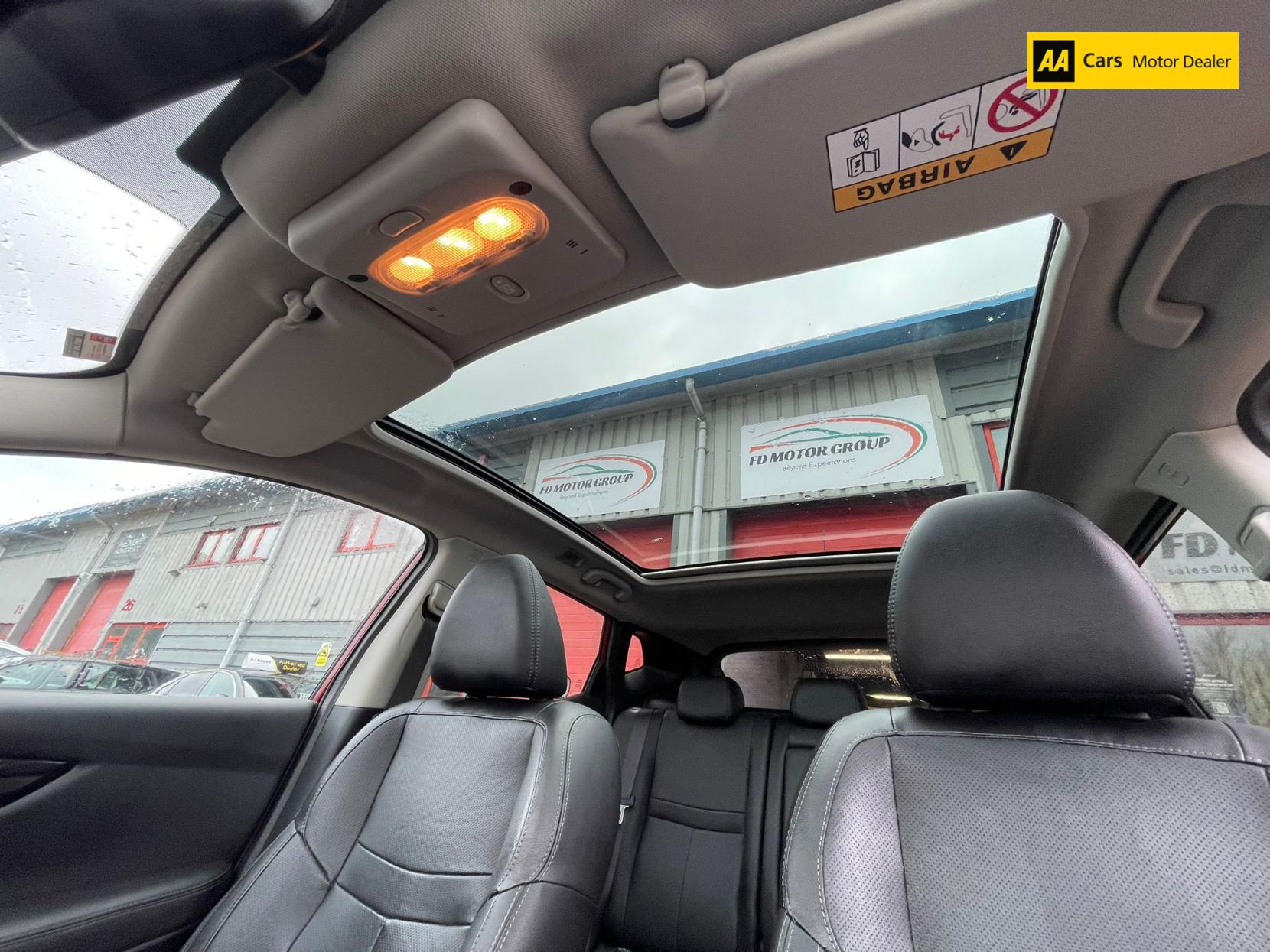 Nissan Qashqai 1.6 dCi Tekna SUV 5dr Diesel Manual 2WD Euro 6 (s/s) (130 ps)