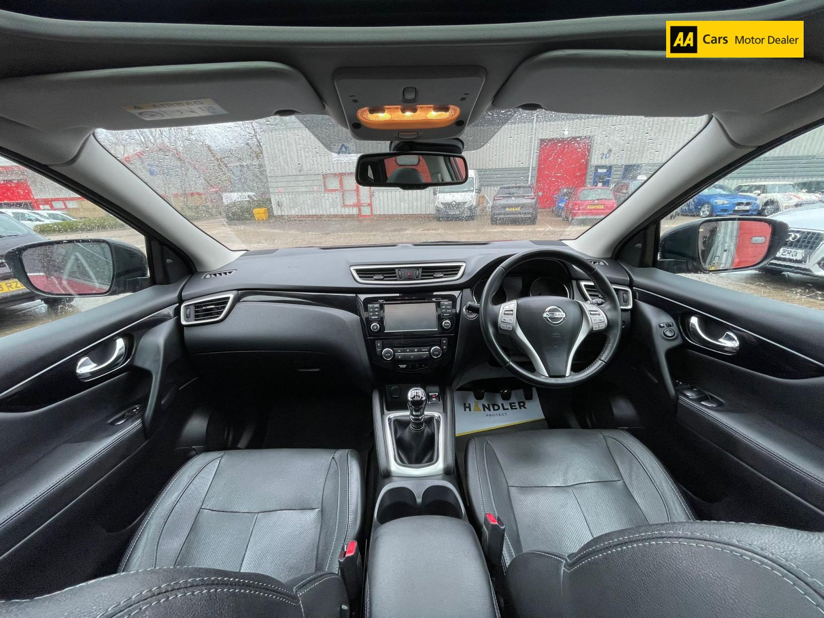 Nissan Qashqai 1.6 dCi Tekna SUV 5dr Diesel Manual 2WD Euro 6 (s/s) (130 ps)