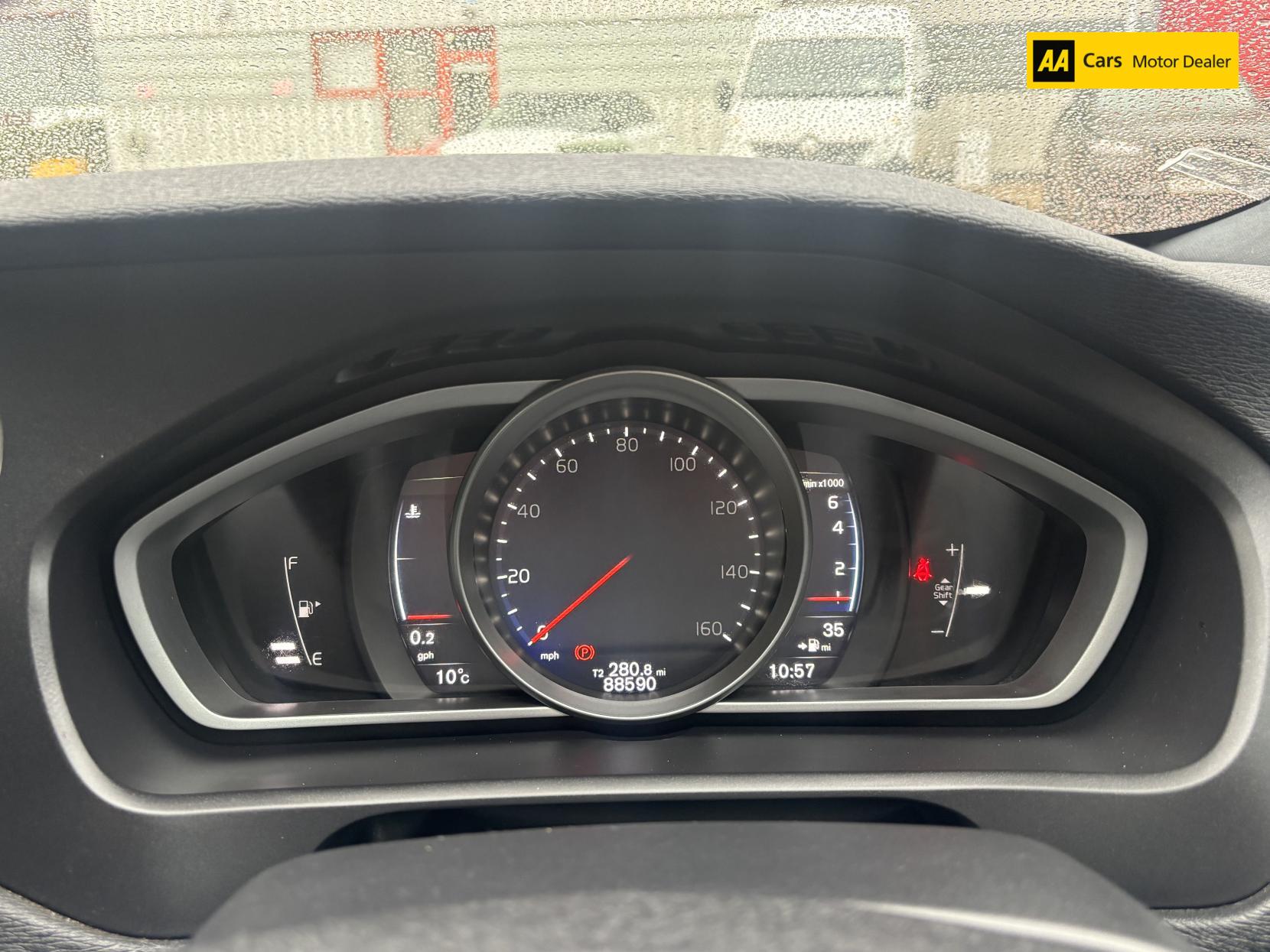 Volvo V40 2.0 T2 R-Design Hatchback 5dr Petrol Manual Euro 6 (s/s) (122 ps)