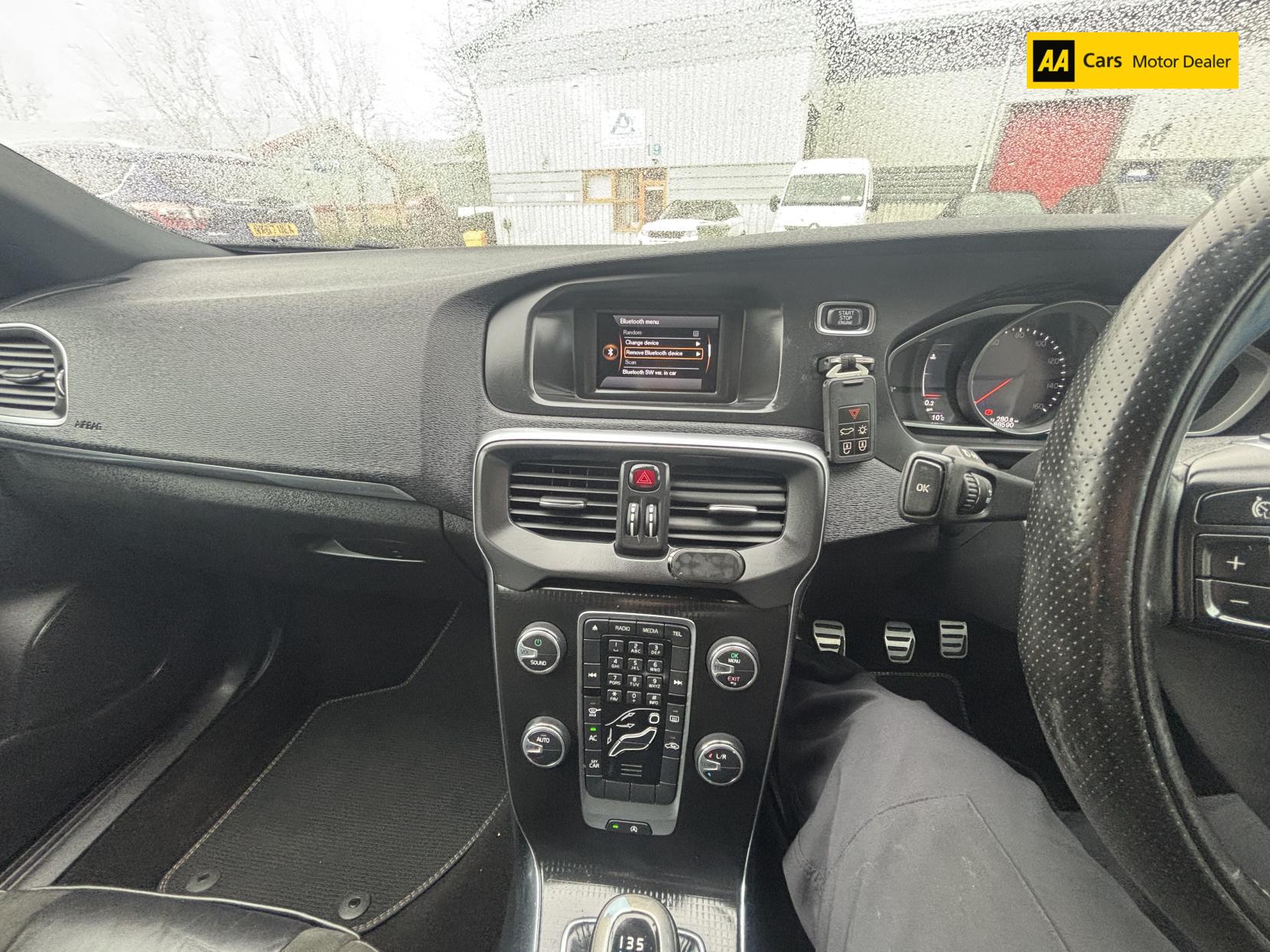 Volvo V40 2.0 T2 R-Design Hatchback 5dr Petrol Manual Euro 6 (s/s) (122 ps)