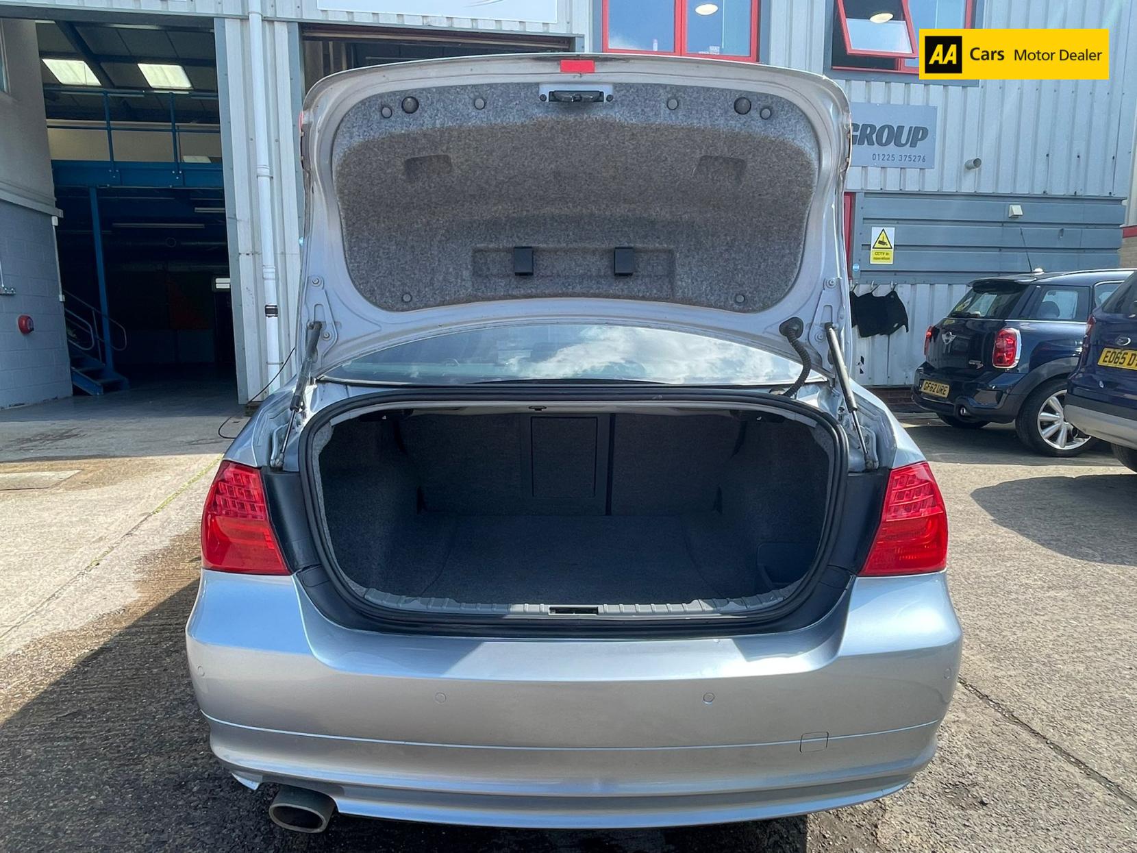 BMW 3 Series 2.0 320d SE Saloon 4dr Diesel Steptronic Euro 5 (177 ps)