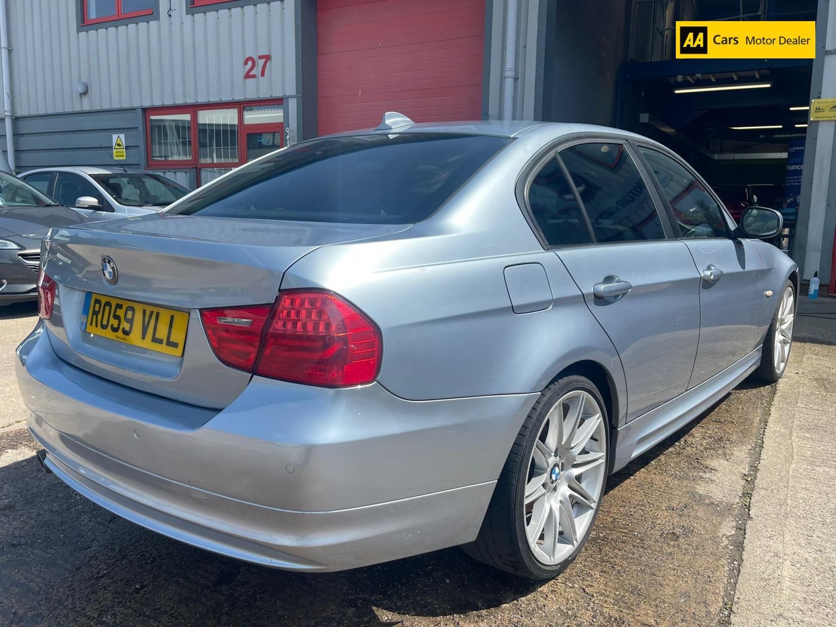 BMW 3 Series 2.0 320d SE Saloon 4dr Diesel Steptronic Euro 5 (177 ps)