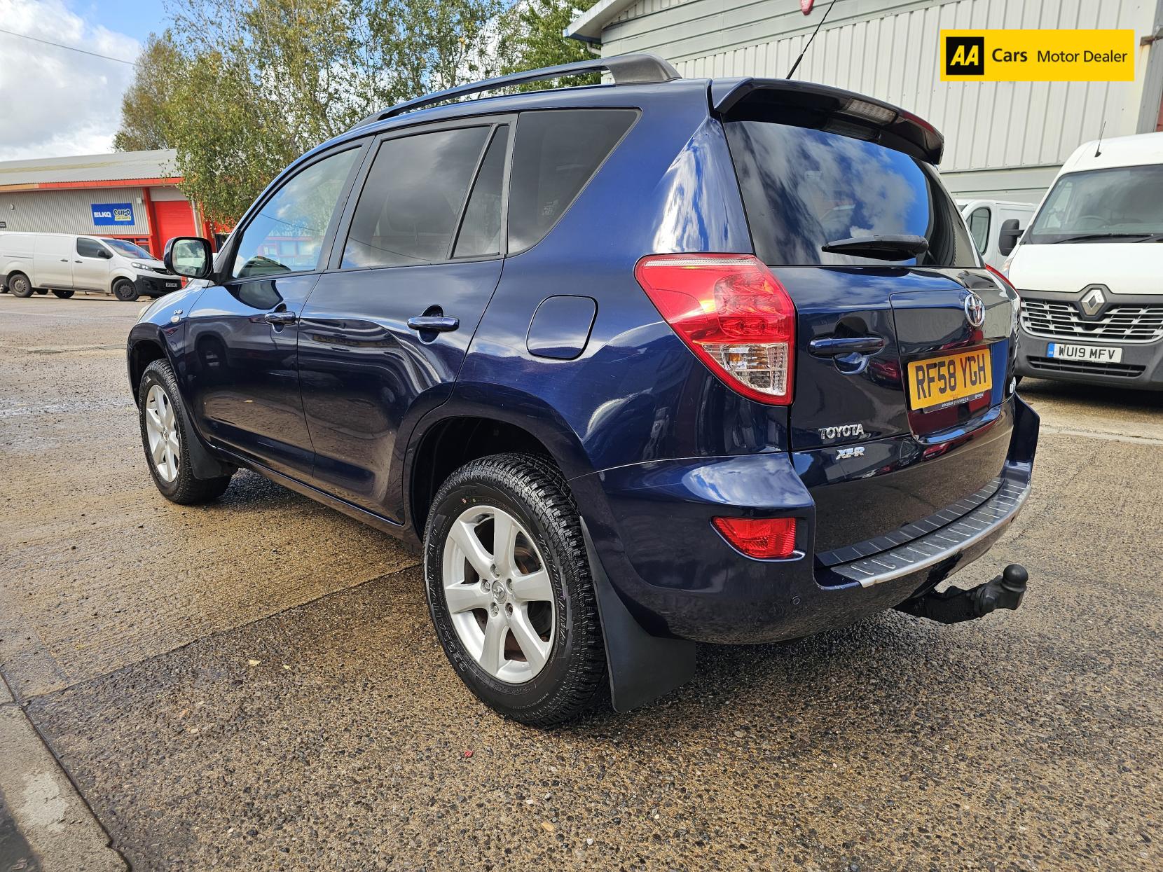 Toyota RAV4 2.2 D-4D XT-R SUV 5dr Diesel Manual 4WD (173 g/km, 134 bhp)