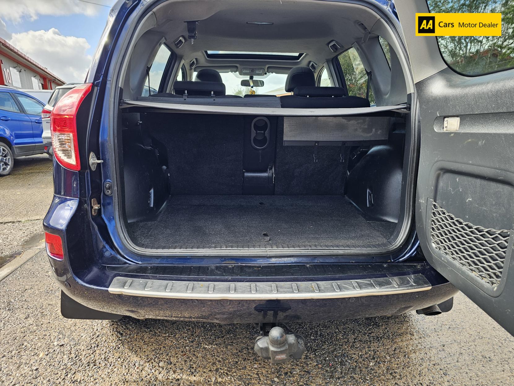 Toyota RAV4 2.2 D-4D XT-R SUV 5dr Diesel Manual 4WD (173 g/km, 134 bhp)
