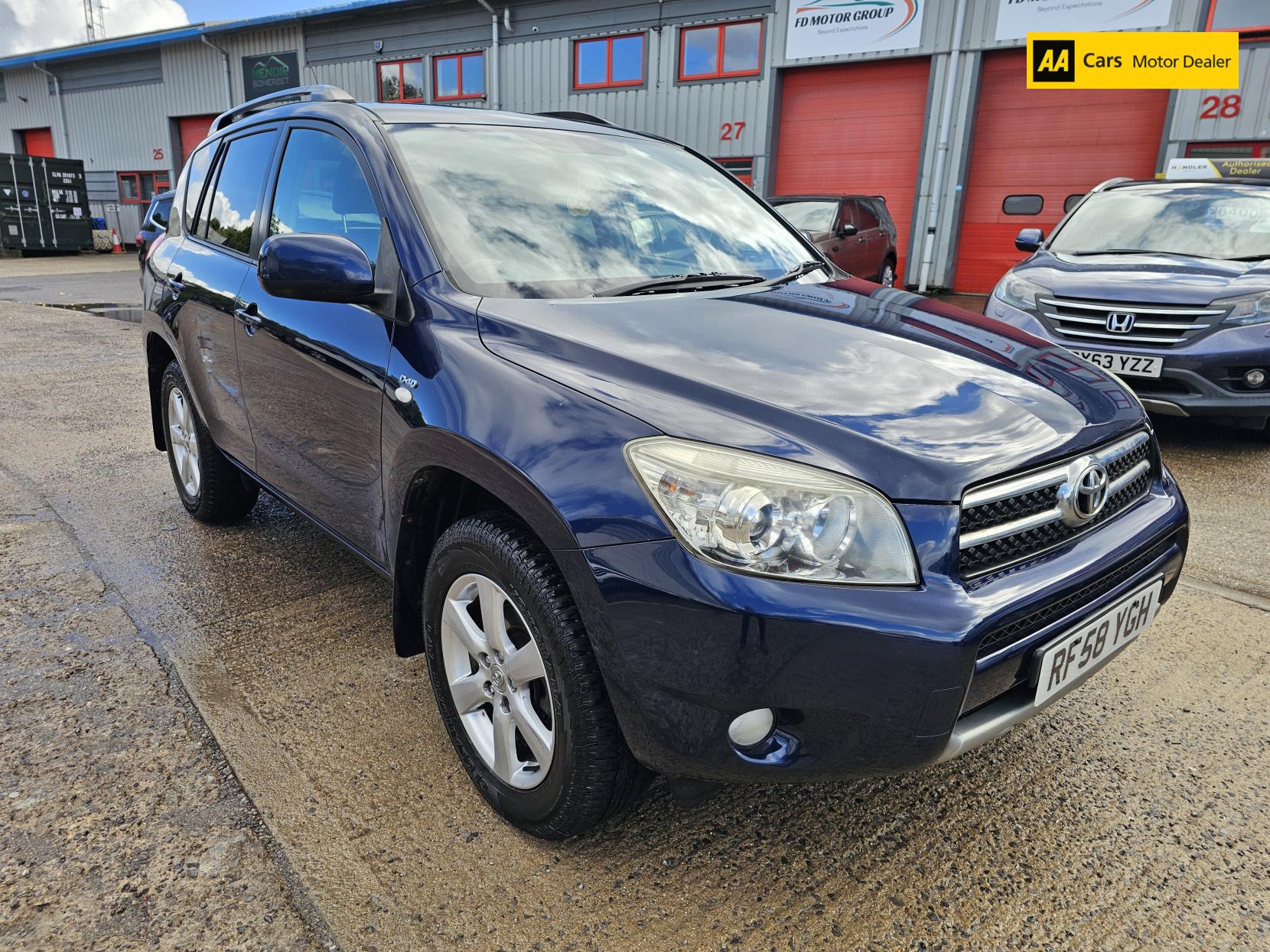 Toyota RAV4 2.2 D-4D XT-R SUV 5dr Diesel Manual 4WD (173 g/km, 134 bhp)
