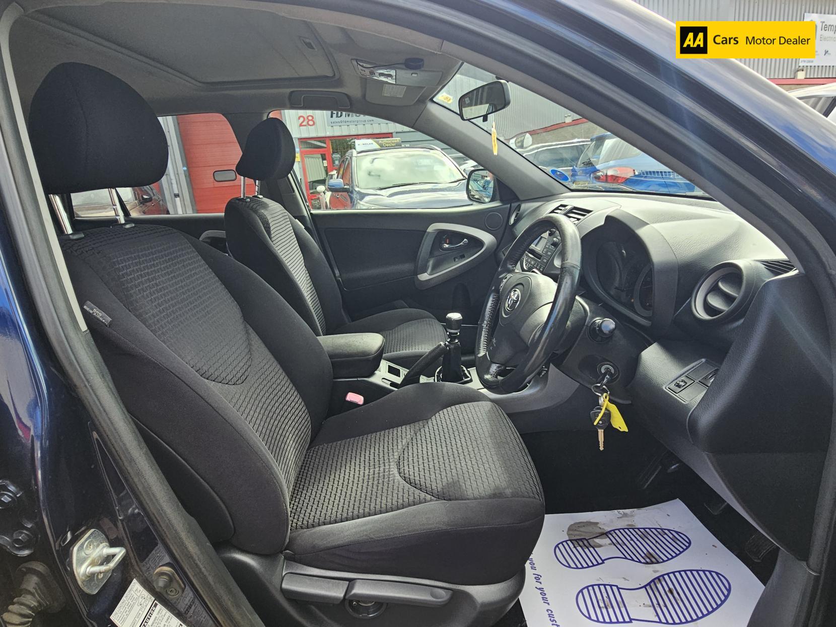 Toyota RAV4 2.2 D-4D XT-R SUV 5dr Diesel Manual 4WD (173 g/km, 134 bhp)