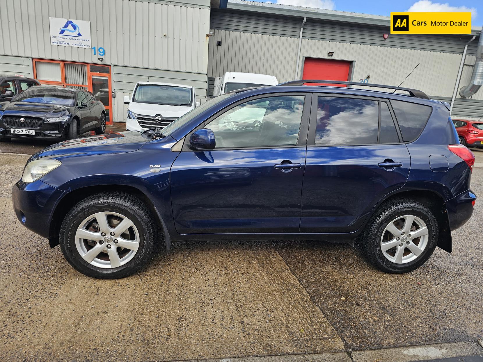 Toyota RAV4 2.2 D-4D XT-R SUV 5dr Diesel Manual 4WD (173 g/km, 134 bhp)