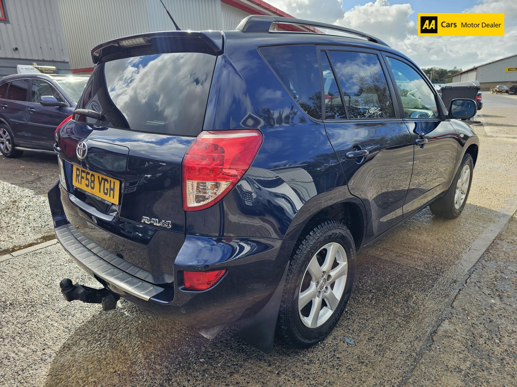 Toyota RAV4 2.2 D-4D XT-R SUV 5dr Diesel Manual 4WD (173 g/km, 134 bhp)