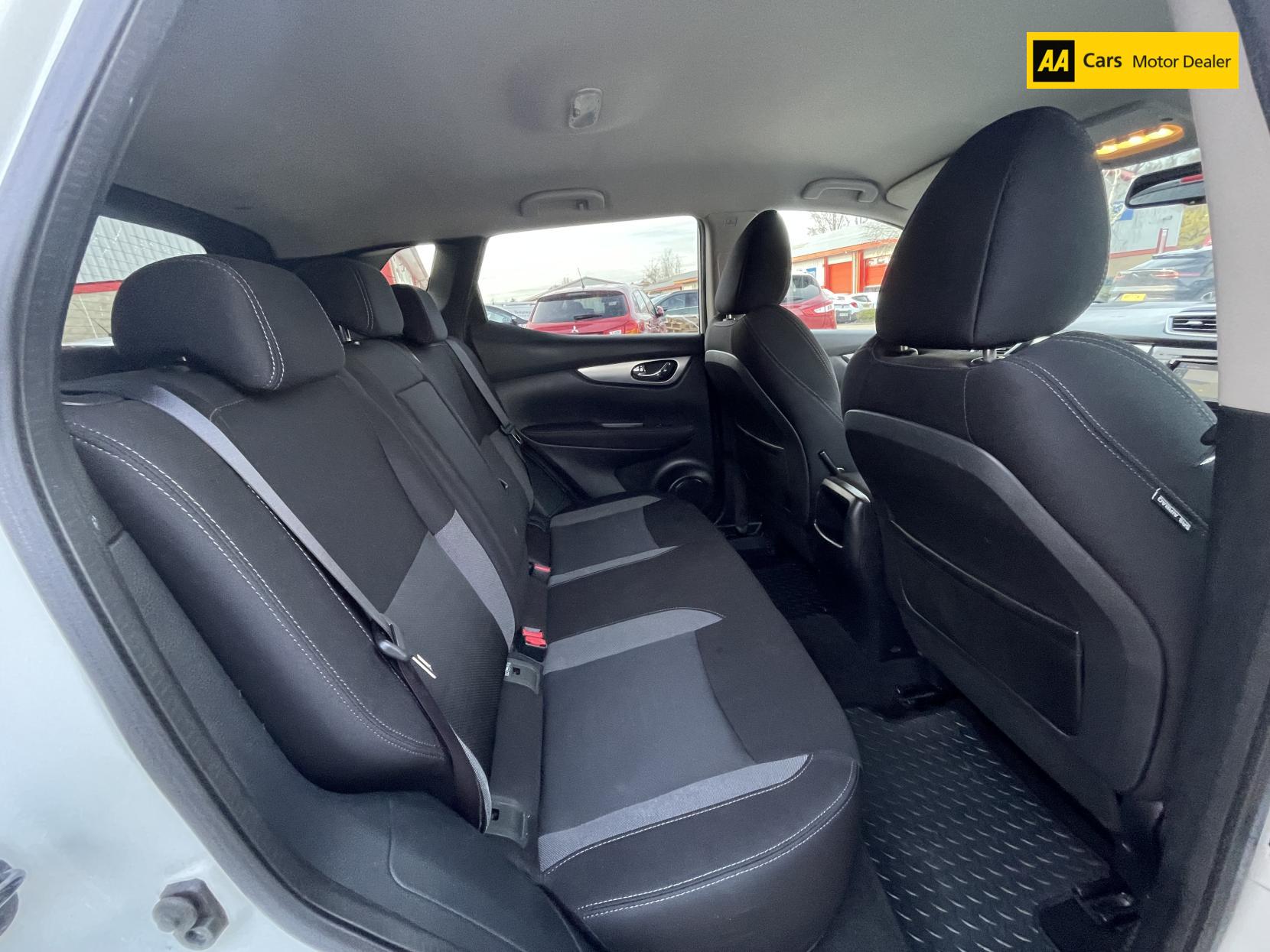 Nissan Qashqai 1.6 DIG-T N-Connecta SUV 5dr Petrol Manual Euro 6 (s/s) (163 ps)