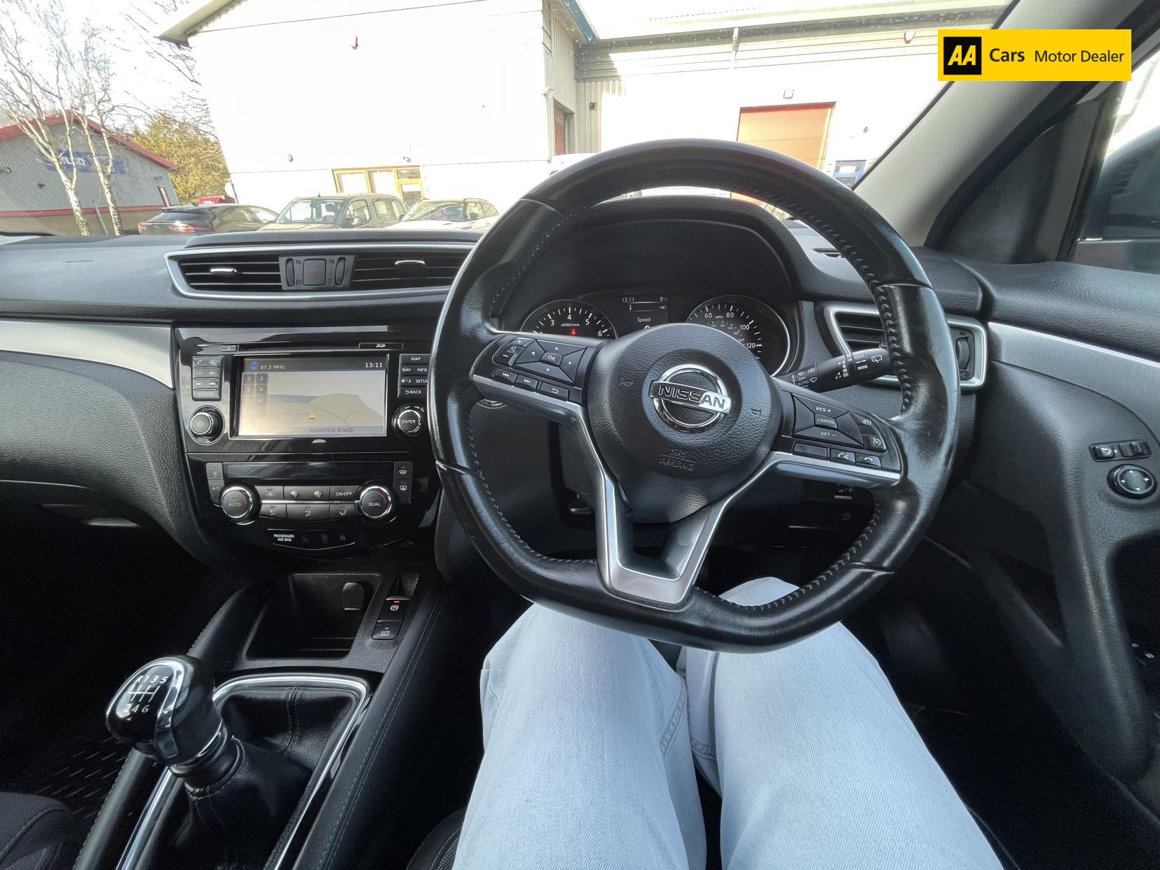 Nissan Qashqai 1.6 DIG-T N-Connecta SUV 5dr Petrol Manual Euro 6 (s/s) (163 ps)