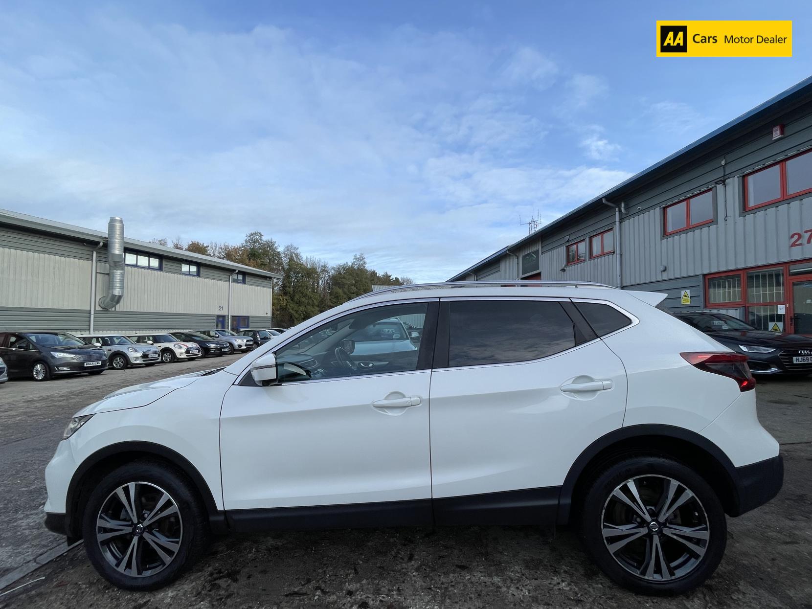 Nissan Qashqai 1.6 DIG-T N-Connecta SUV 5dr Petrol Manual Euro 6 (s/s) (163 ps)