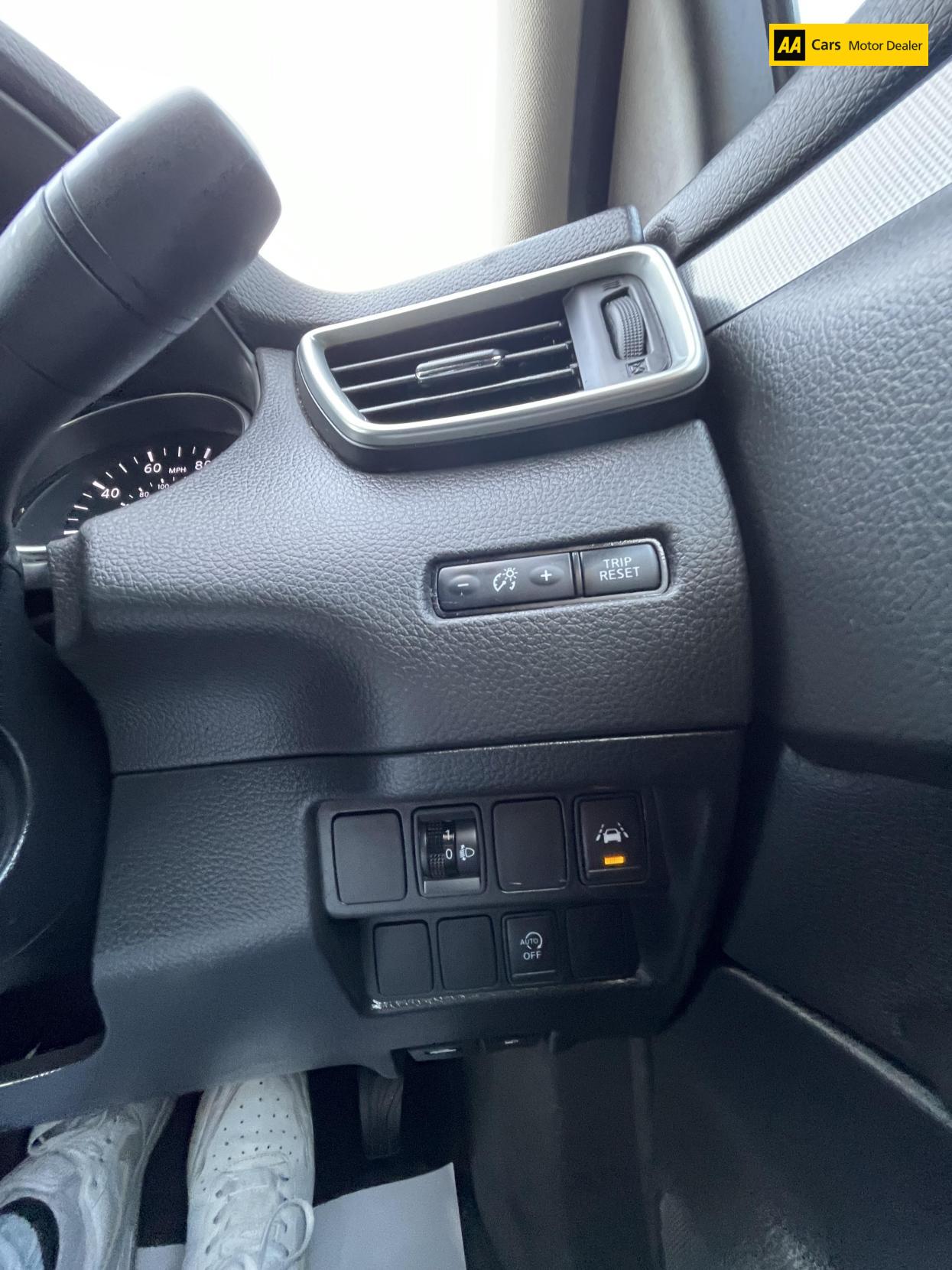 Nissan Qashqai 1.6 DIG-T N-Connecta SUV 5dr Petrol Manual Euro 6 (s/s) (163 ps)