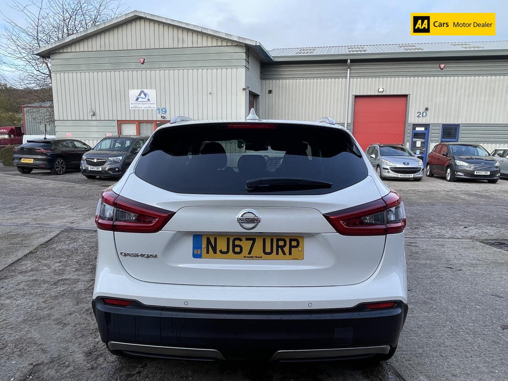 Nissan Qashqai 1.6 DIG-T N-Connecta SUV 5dr Petrol Manual Euro 6 (s/s) (163 ps)