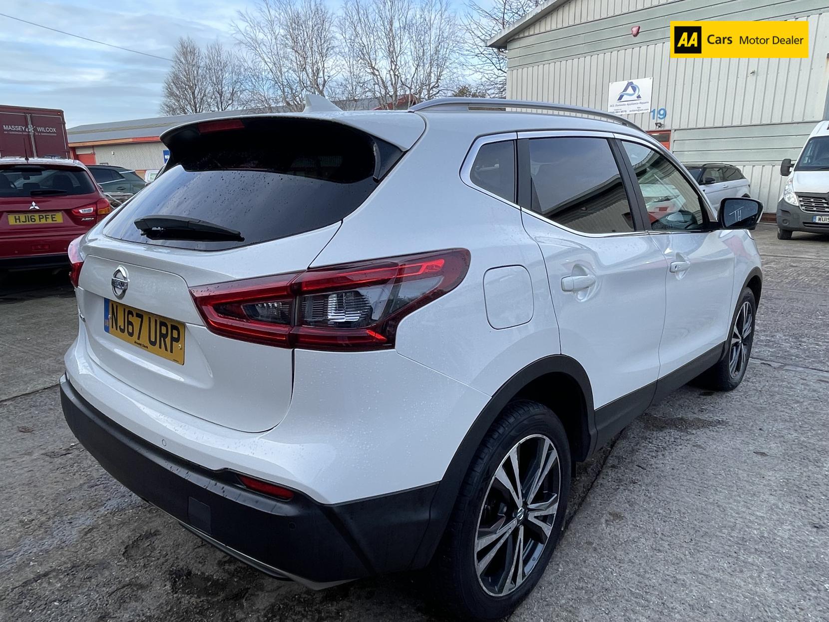 Nissan Qashqai 1.6 DIG-T N-Connecta SUV 5dr Petrol Manual Euro 6 (s/s) (163 ps)