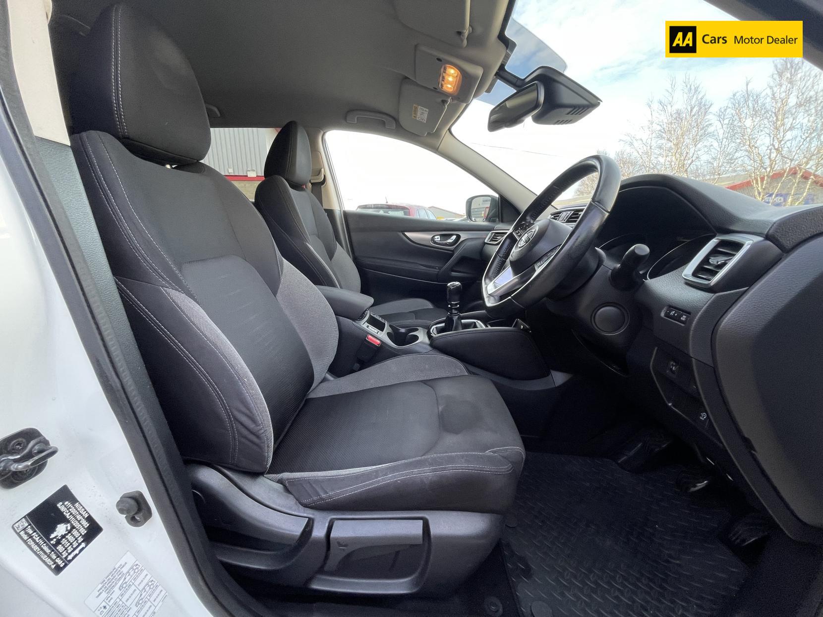 Nissan Qashqai 1.6 DIG-T N-Connecta SUV 5dr Petrol Manual Euro 6 (s/s) (163 ps)