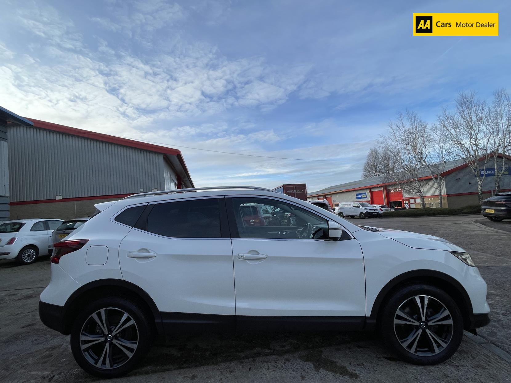 Nissan Qashqai 1.6 DIG-T N-Connecta SUV 5dr Petrol Manual Euro 6 (s/s) (163 ps)