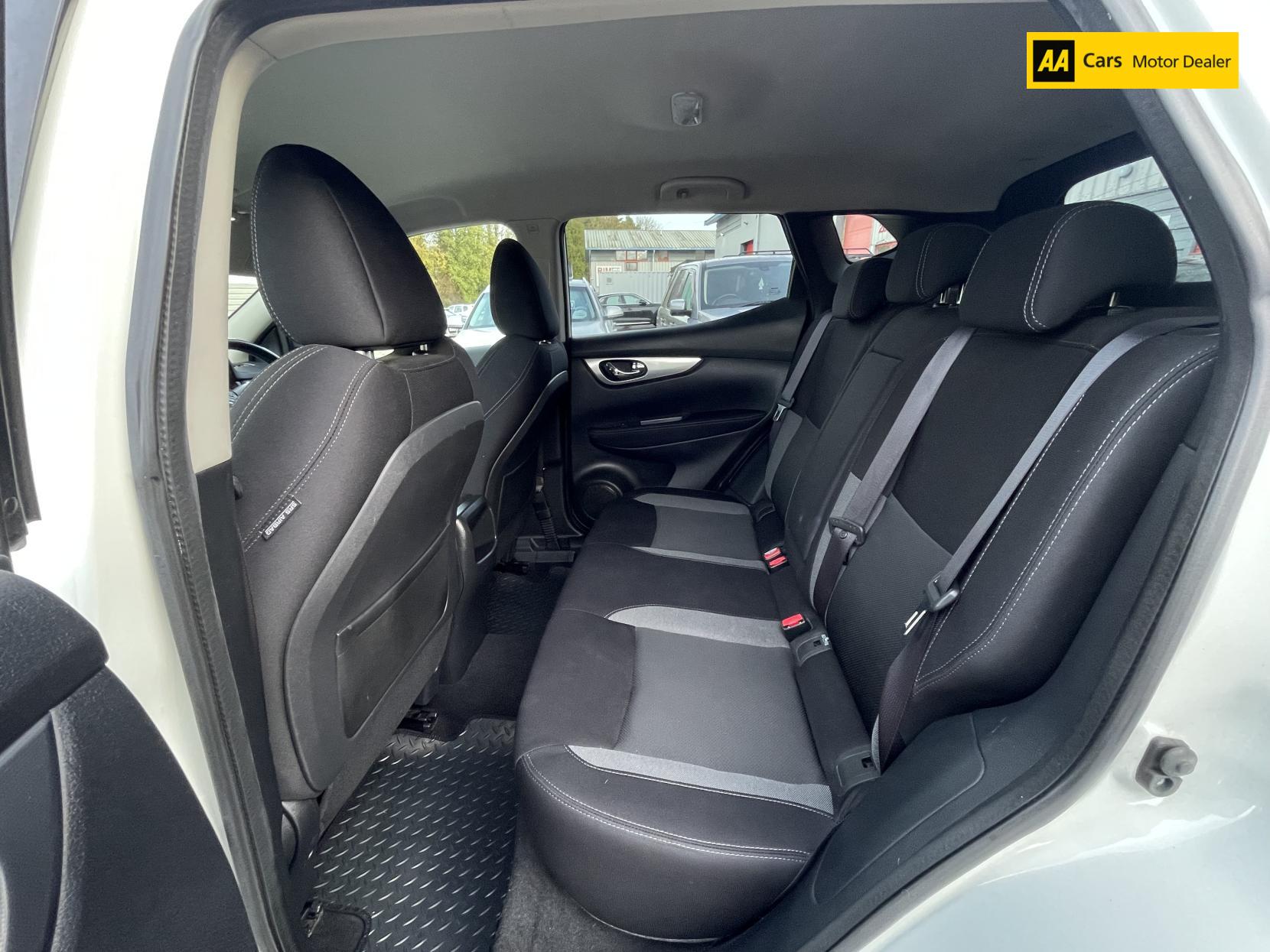 Nissan Qashqai 1.6 DIG-T N-Connecta SUV 5dr Petrol Manual Euro 6 (s/s) (163 ps)