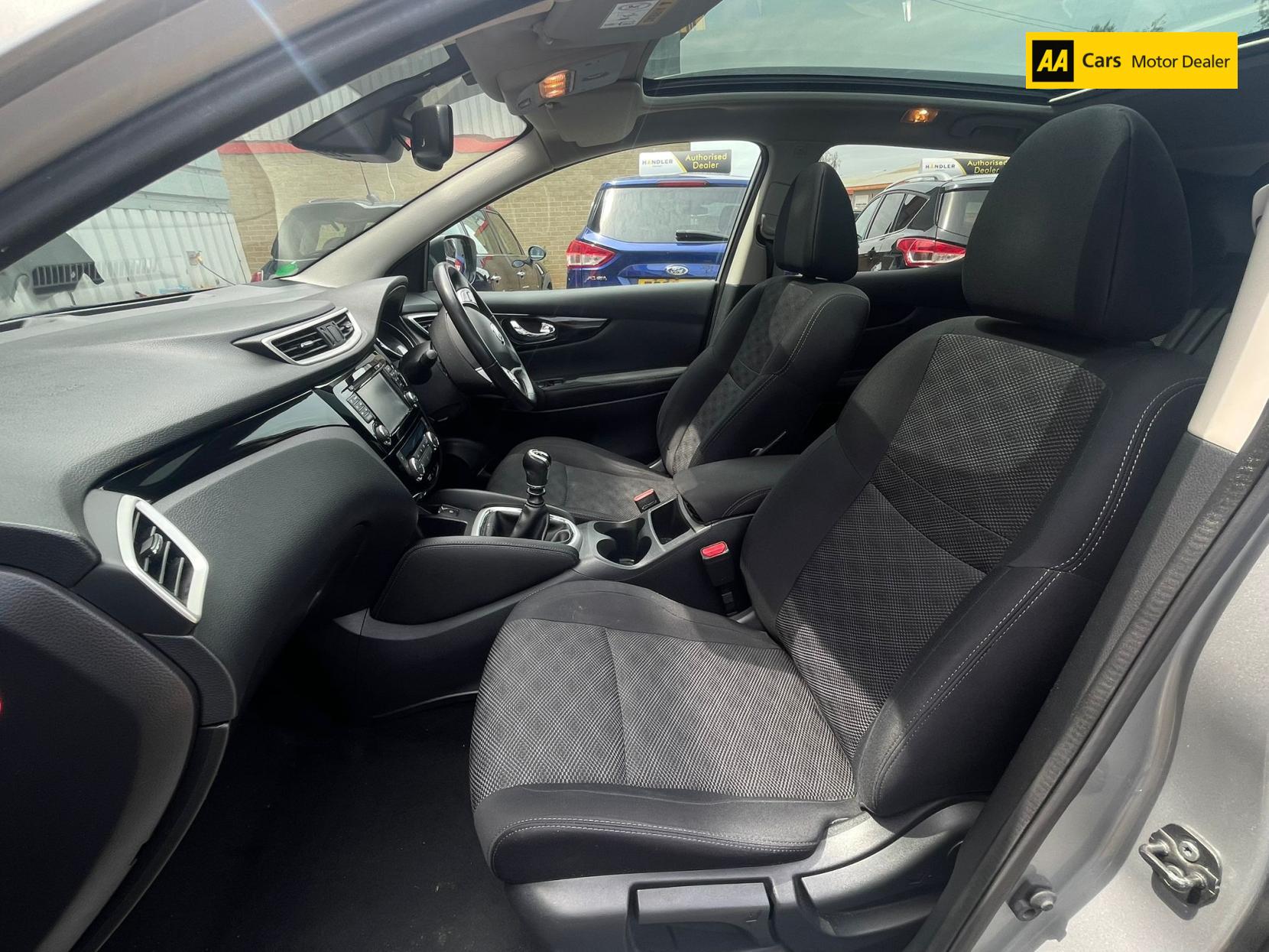 Nissan Qashqai 1.5 dCi N-Connecta SUV 5dr Diesel Manual 2WD Euro 6 (s/s) (110 ps)