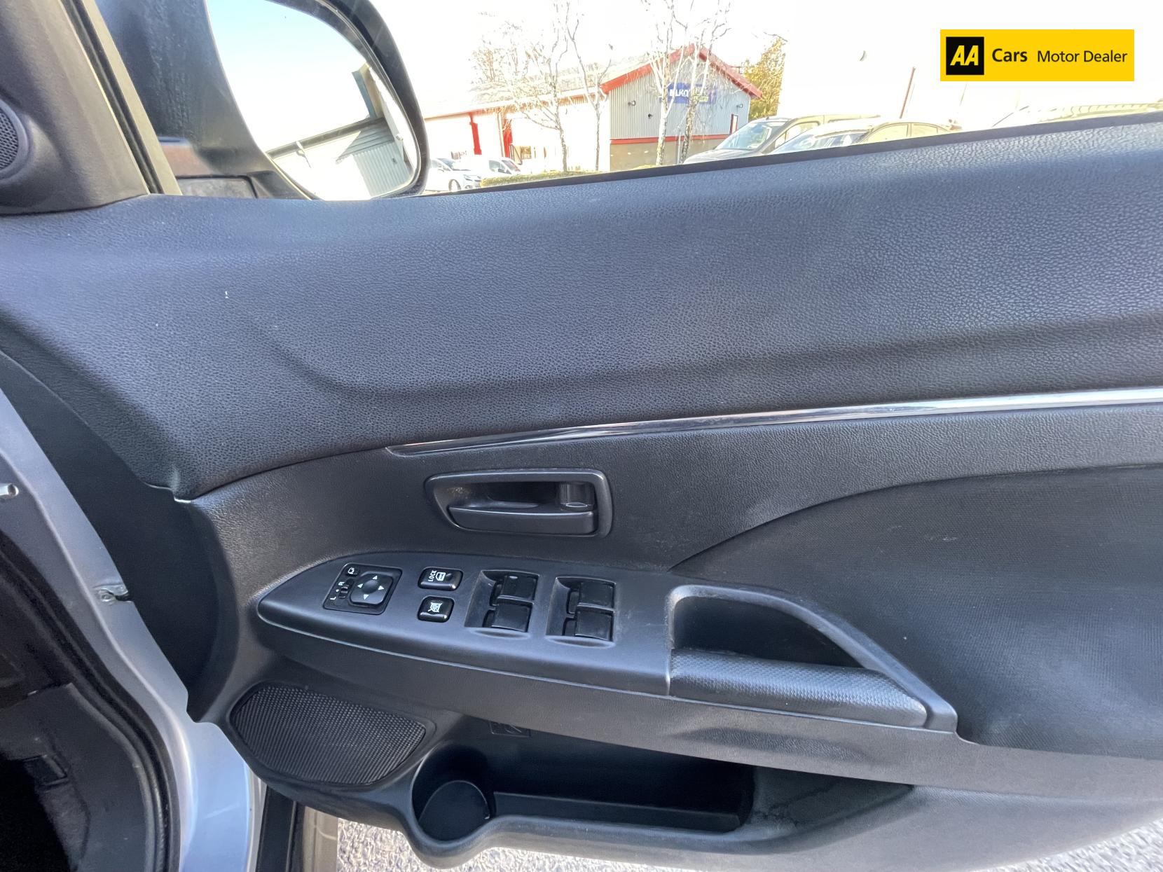 Mitsubishi ASX 1.6 2 SUV 5dr Petrol Manual Euro 5 (117 ps)