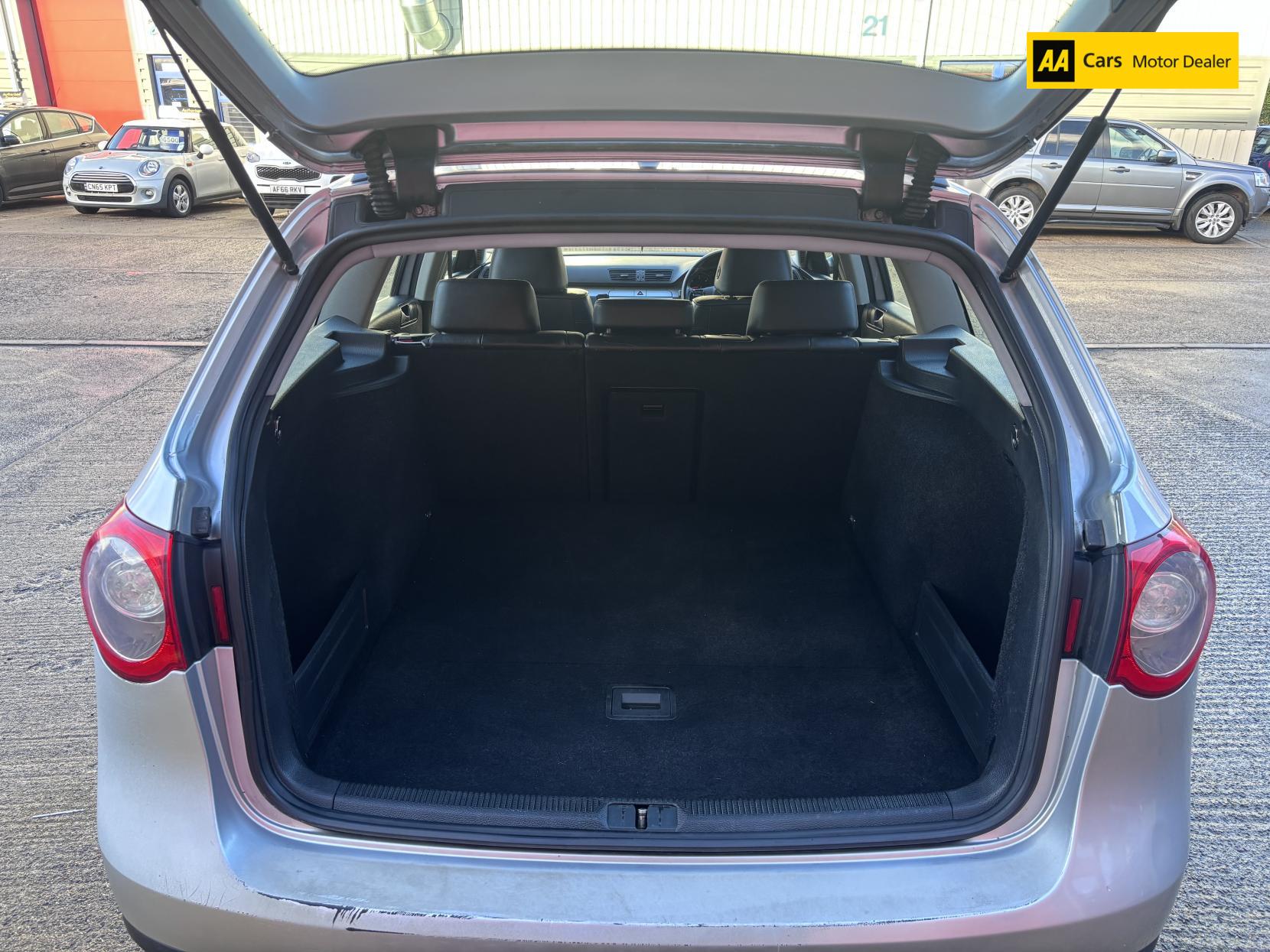 Volkswagen Passat 2.0 TDI Highline Plus Estate 5dr Diesel Manual Euro 5 (110 ps)