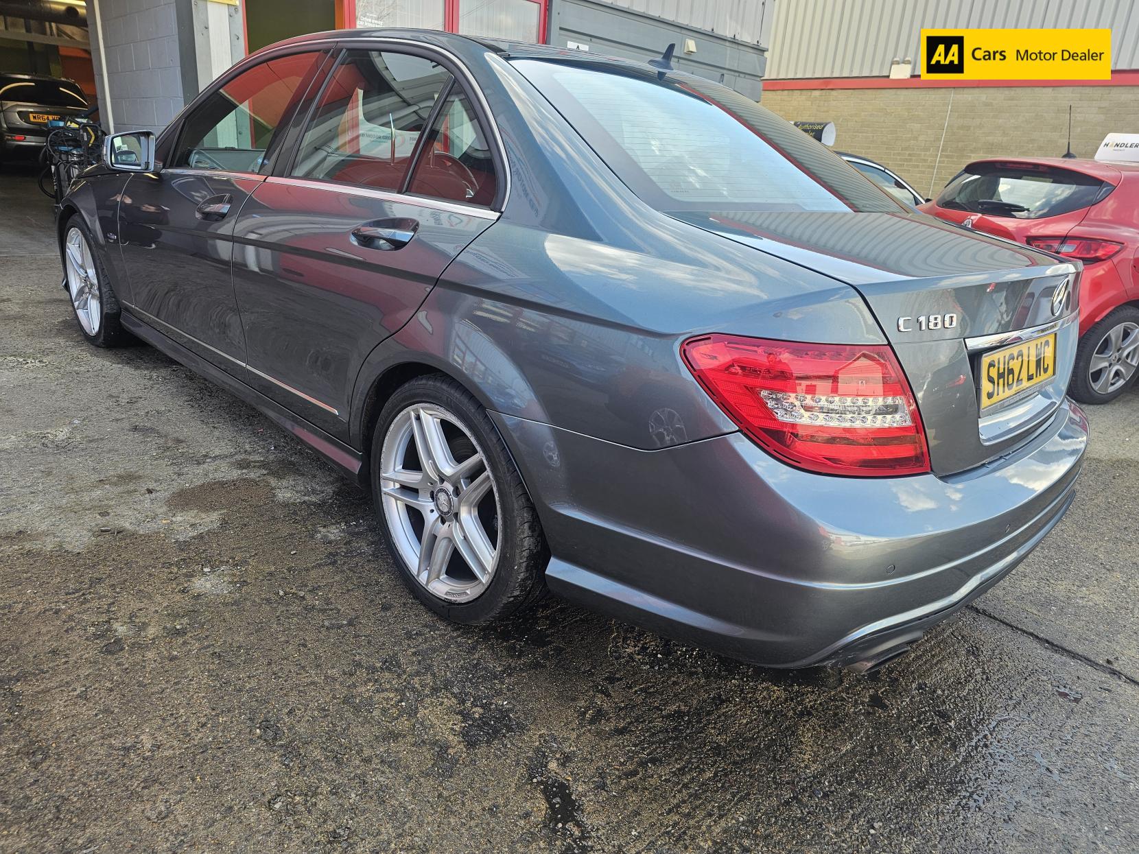 Mercedes-Benz C Class 1.8 C180 BlueEfficiency Sport Saloon 4dr Petrol G-Tronic+ Euro 5 (s/s) (156 ps)
