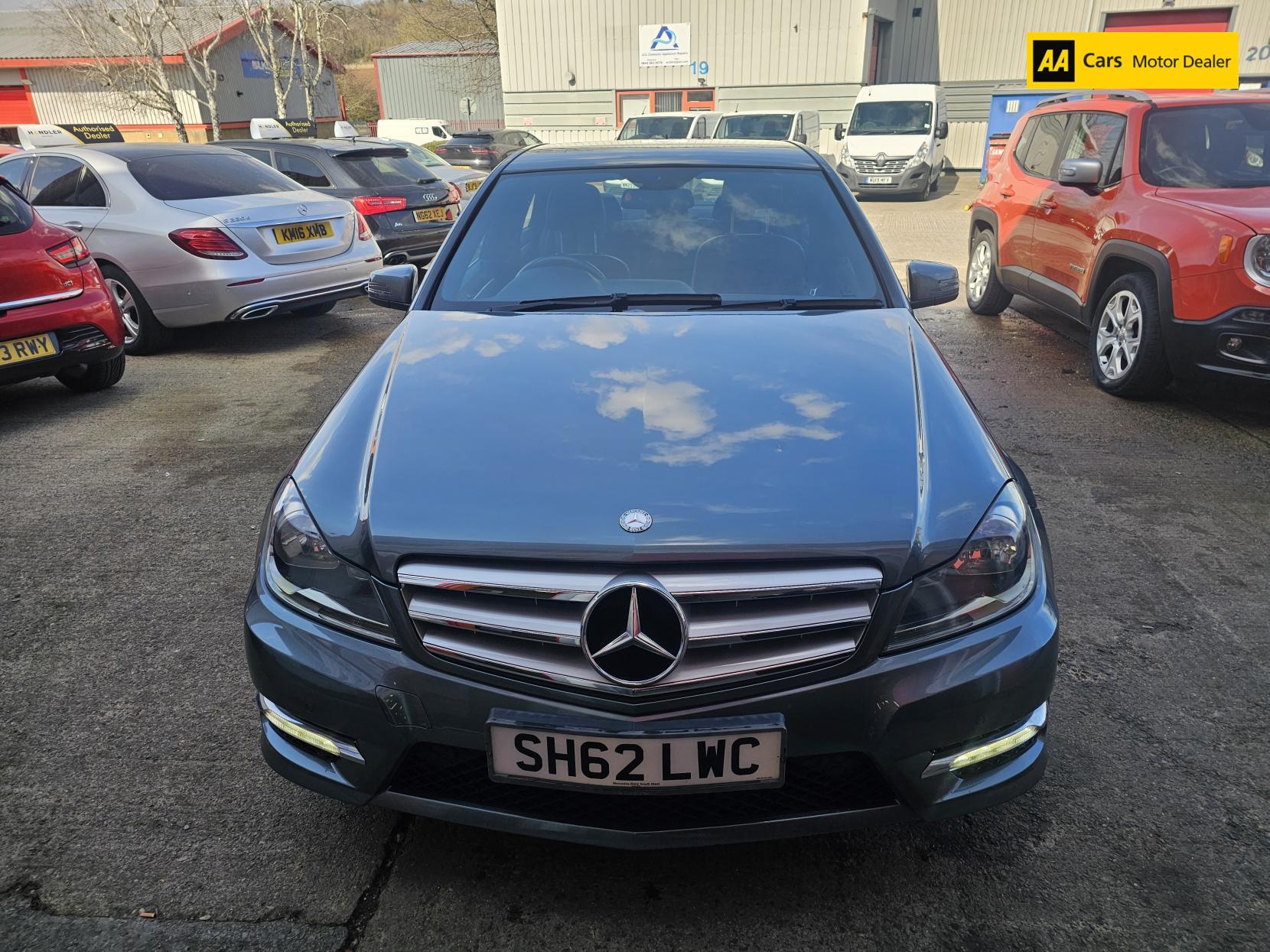 Mercedes-Benz C Class 1.8 C180 BlueEfficiency Sport Saloon 4dr Petrol G-Tronic+ Euro 5 (s/s) (156 ps)