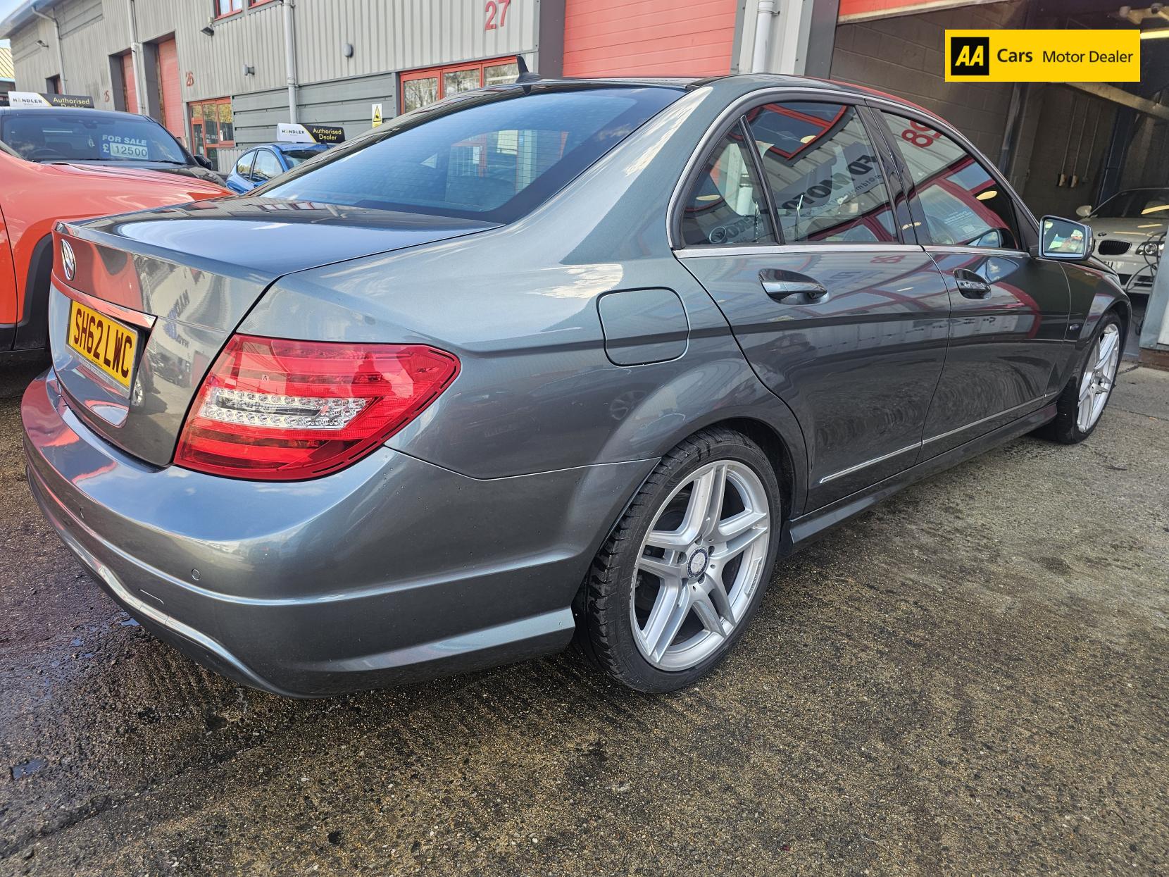 Mercedes-Benz C Class 1.8 C180 BlueEfficiency Sport Saloon 4dr Petrol G-Tronic+ Euro 5 (s/s) (156 ps)