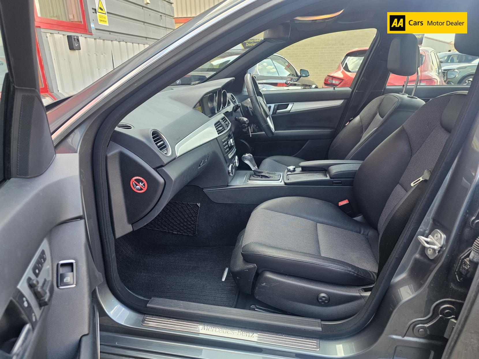 Mercedes-Benz C Class 1.8 C180 BlueEfficiency Sport Saloon 4dr Petrol G-Tronic+ Euro 5 (s/s) (156 ps)