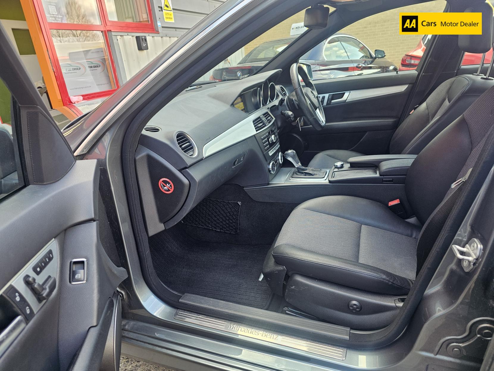 Mercedes-Benz C Class 1.8 C180 BlueEfficiency Sport Saloon 4dr Petrol G-Tronic+ Euro 5 (s/s) (156 ps)