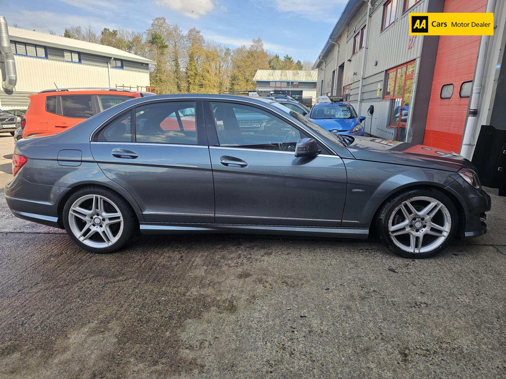 Mercedes-Benz C Class 1.8 C180 BlueEfficiency Sport Saloon 4dr Petrol G-Tronic+ Euro 5 (s/s) (156 ps)