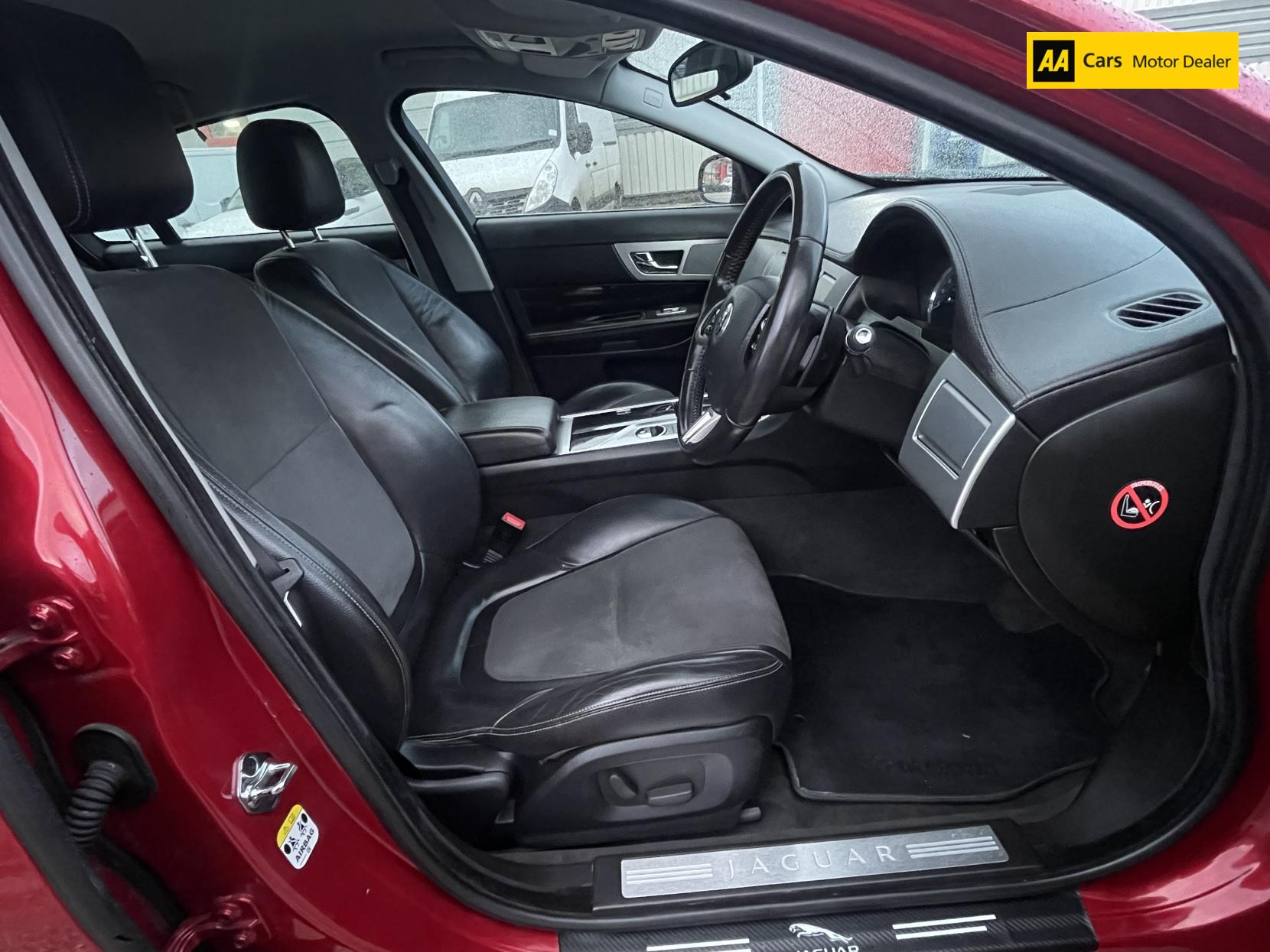 Jaguar XF 2.2d Sport Saloon 4dr Diesel Auto Euro 5 (s/s) (190 ps)