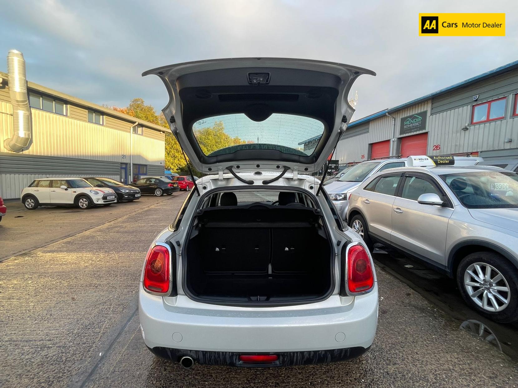 MINI Hatch 1.5 Cooper D Hatchback 5dr Diesel Manual Euro 6 (s/s) (116 ps)