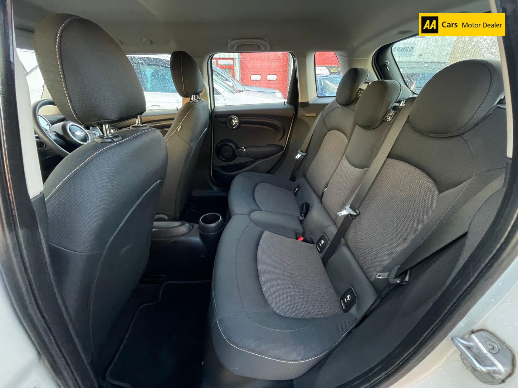 MINI Hatch 1.5 Cooper D Hatchback 5dr Diesel Manual Euro 6 (s/s) (116 ps)