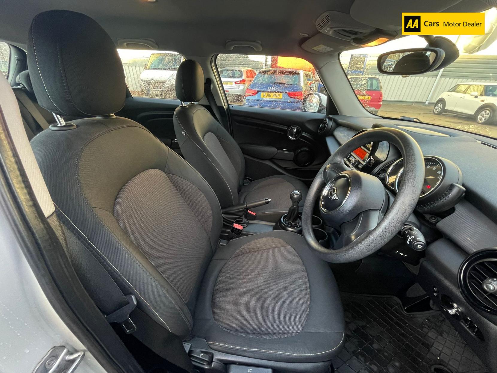 MINI Hatch 1.5 Cooper D Hatchback 5dr Diesel Manual Euro 6 (s/s) (116 ps)