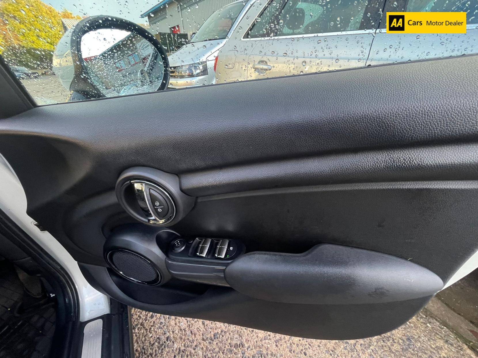 MINI Hatch 1.5 Cooper D Hatchback 5dr Diesel Manual Euro 6 (s/s) (116 ps)