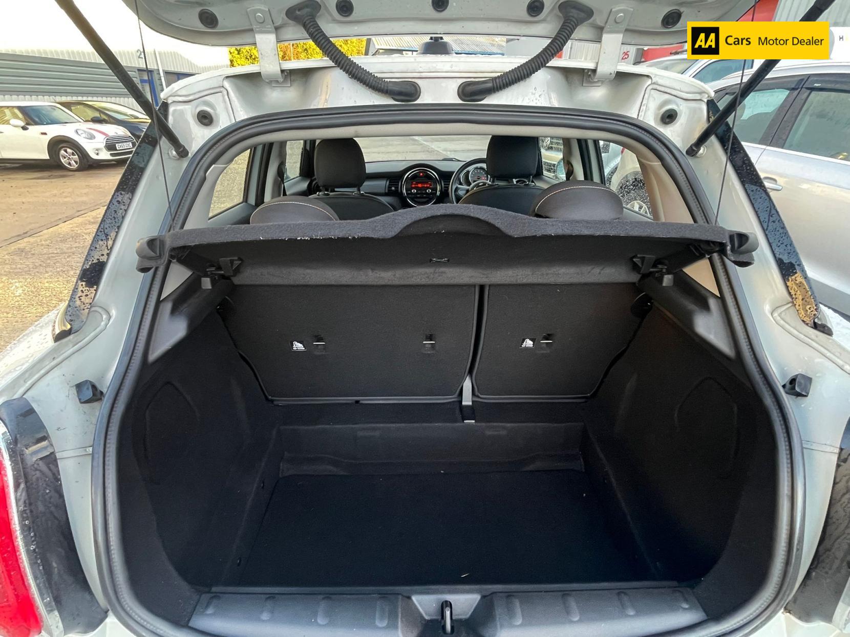 MINI Hatch 1.5 Cooper D Hatchback 5dr Diesel Manual Euro 6 (s/s) (116 ps)