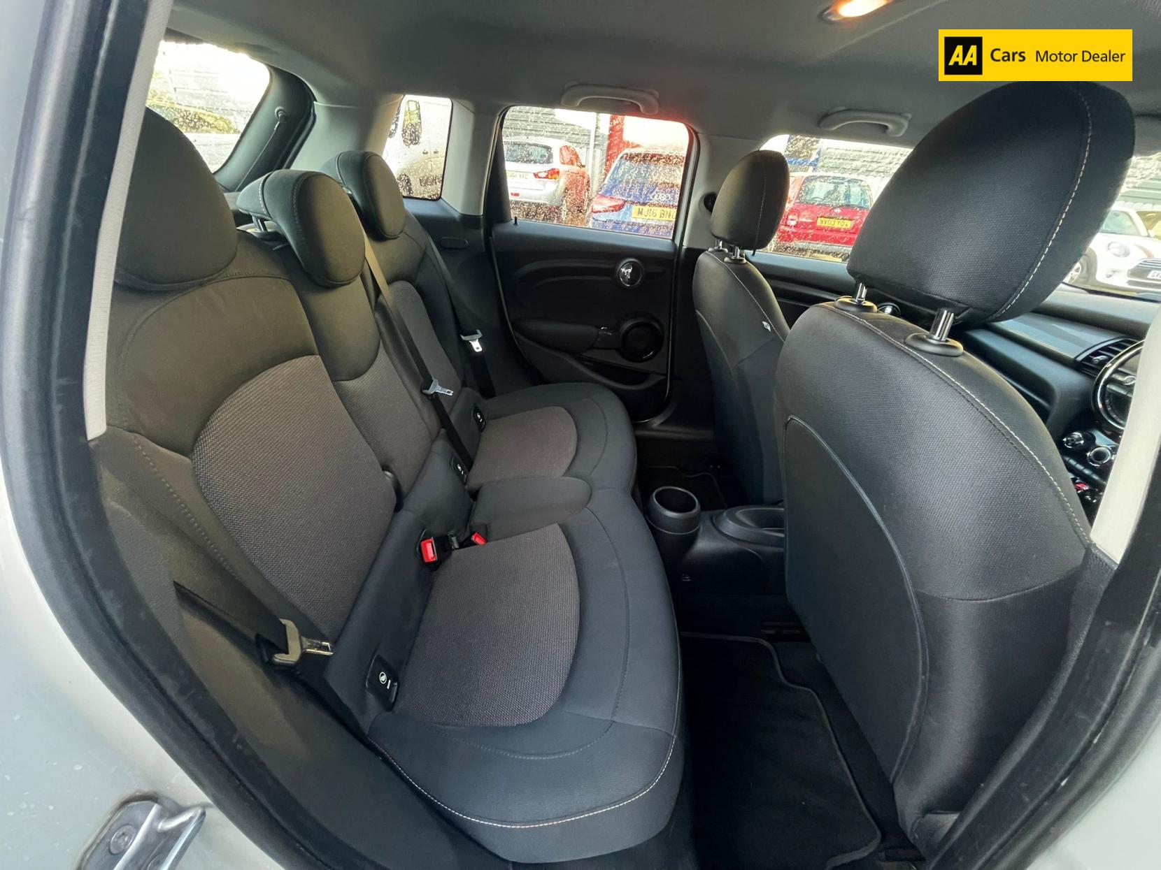 MINI Hatch 1.5 Cooper D Hatchback 5dr Diesel Manual Euro 6 (s/s) (116 ps)